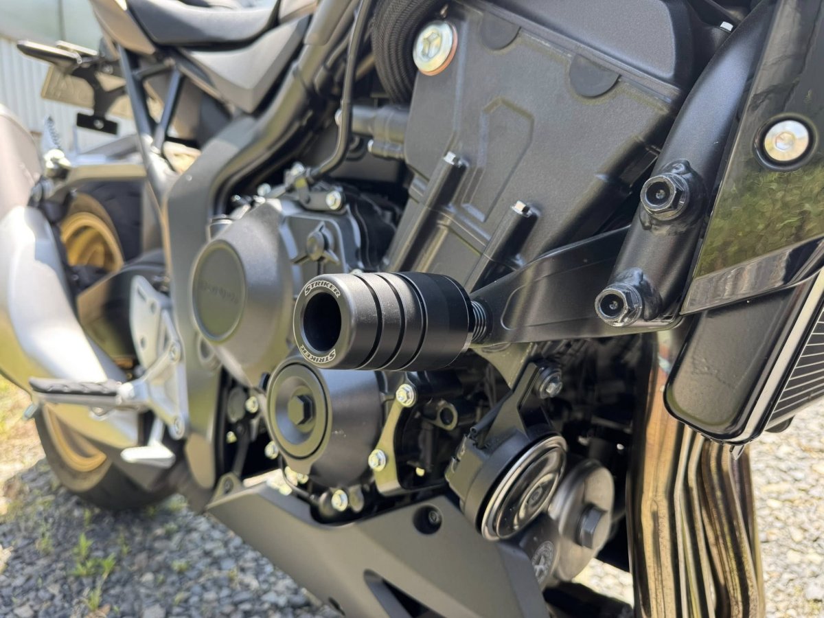 画像1: STRIKER ガードスライダー HONDA `25 CB1000HORNET/SP (1)