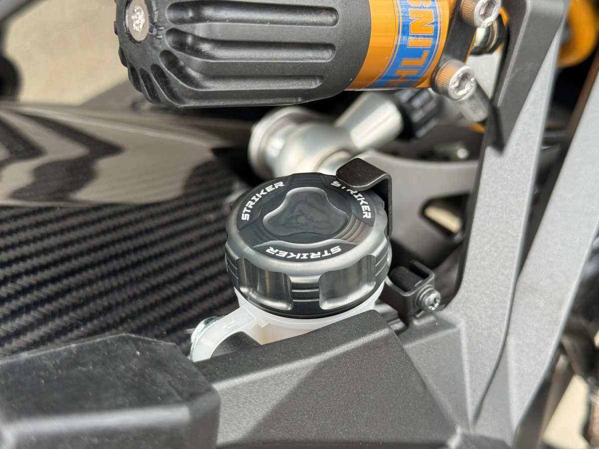 画像7: STRIKER　アルミビレットリザーバータンクキャップ　NISSINφ42　選べる4色！ (7)