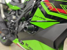 画像2: STRIKER　ガードスライダー　Kawasaki Ninja ZX-4R SE/ZX-4RR、Ninja ZX-25R/SE/KRT (2)