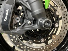 画像1: STRIKER　アクスルスライダー フロント　Kawasaki NinjaZX-4R SE/ZX-4RR、Ninja ZX-25R/SE/KRT (1)