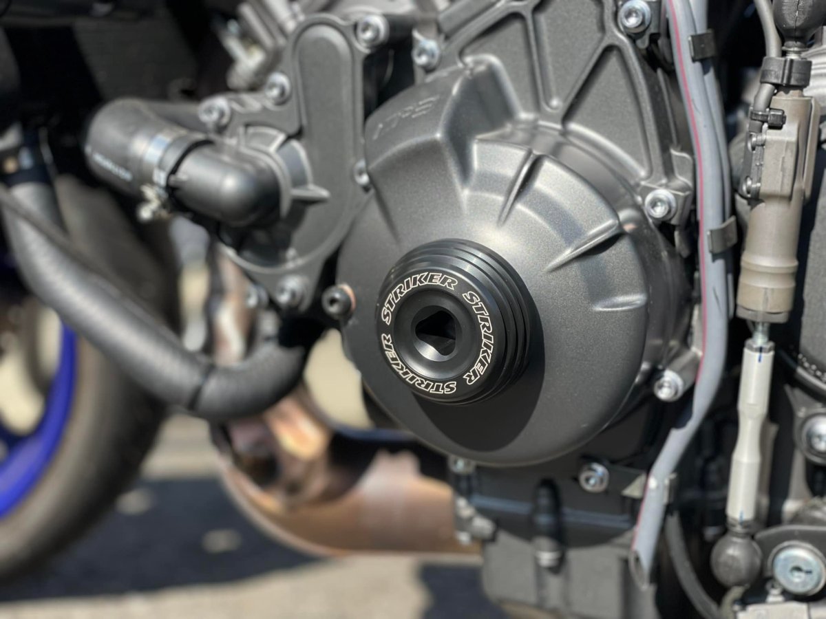 画像1: STRIKER ガードスライダー フロントロワ YAMAHA MT-09/ABS/TRACER、MT-09 Y-AMT、XSR900、XSR900GP (1)