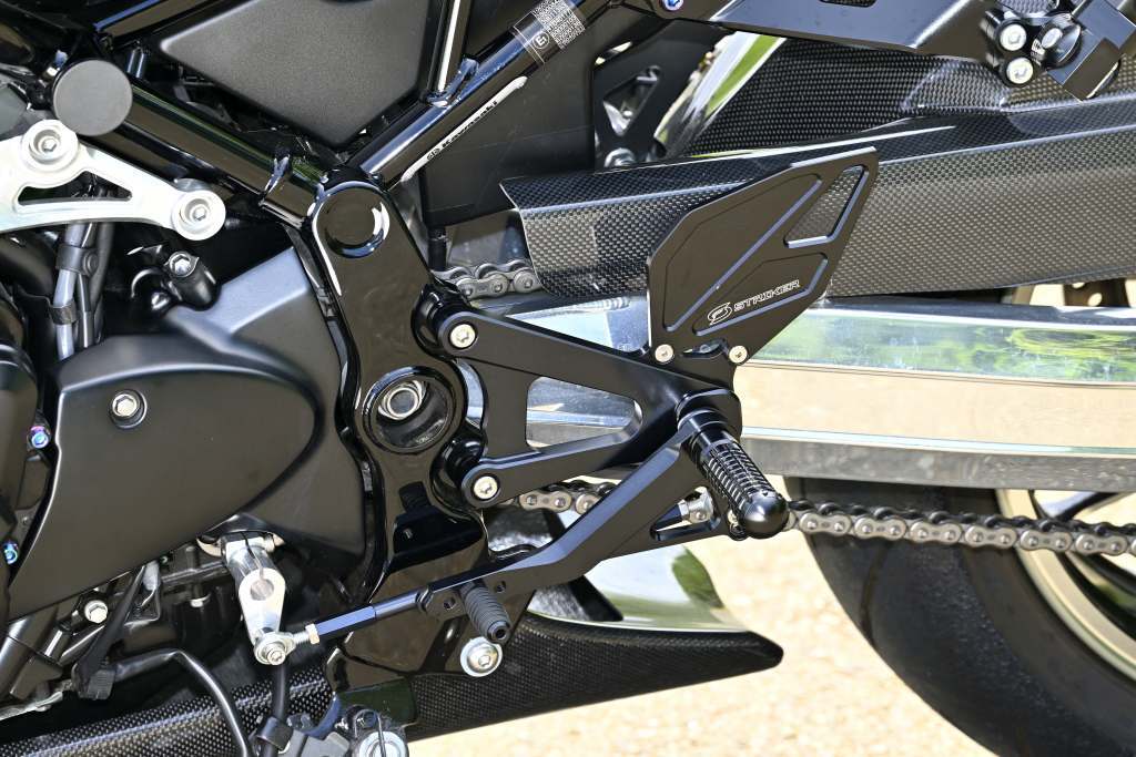 STRIKER FORTI STEP KIT Kawasaki Z900RS・Z900RSCAFE - ストライカーオンラインショップ