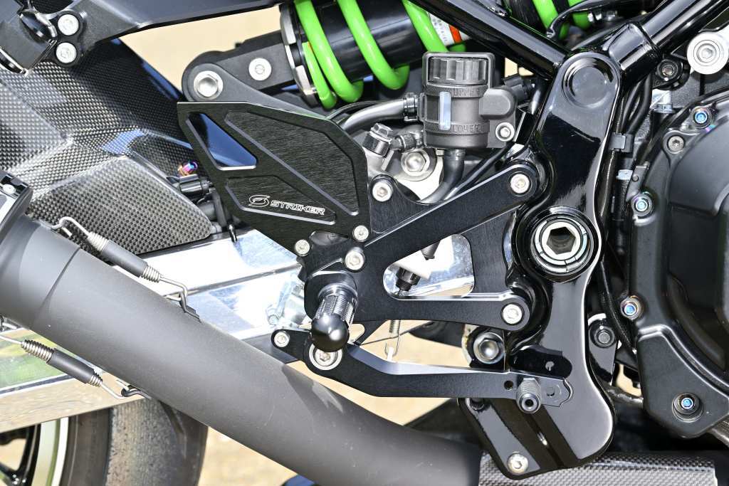 STRIKER FORTI STEP KIT Kawasaki Z900RS・Z900RSCAFE - ストライカーオンラインショップ