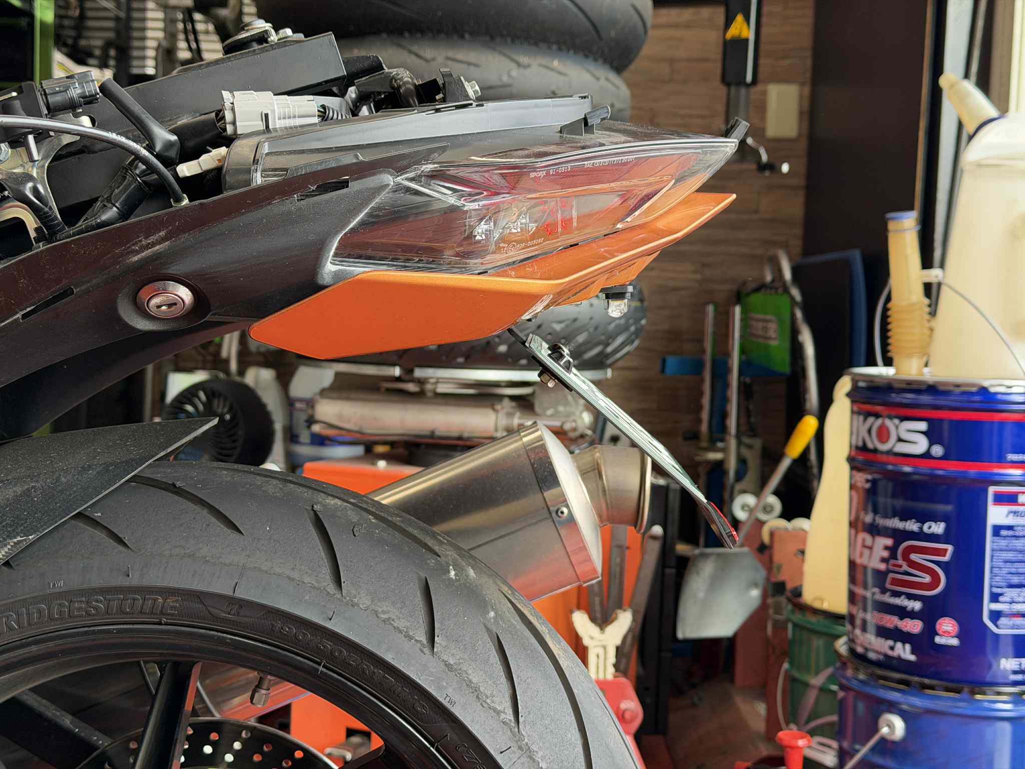 BusaTomo オリジナル　フェンダーレスキット　`22〜ハヤブサ（3型）